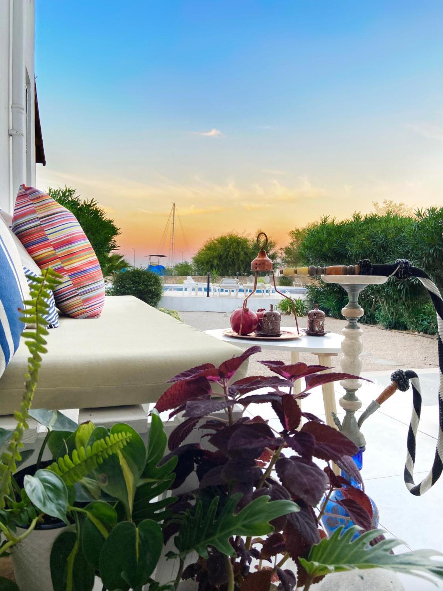 Spacious Three-Bedroom Apartment With Sea View A4 ラピソス エクステリア 写真