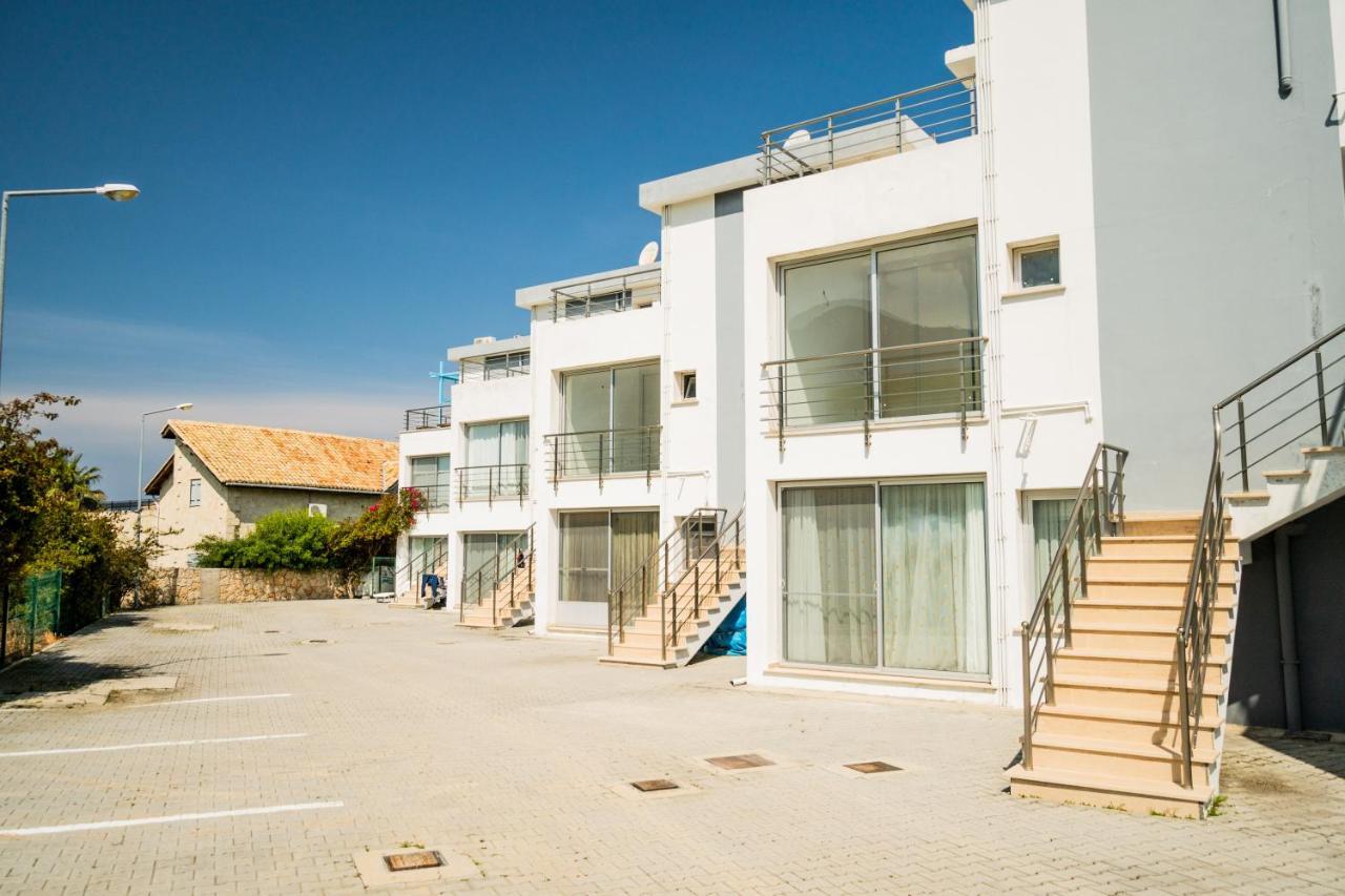 Spacious Three-Bedroom Apartment With Sea View A4 ラピソス エクステリア 写真