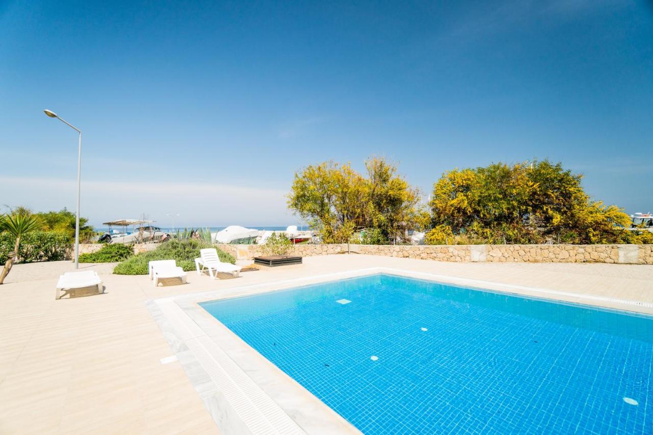Spacious Three-Bedroom Apartment With Sea View A4 ラピソス エクステリア 写真