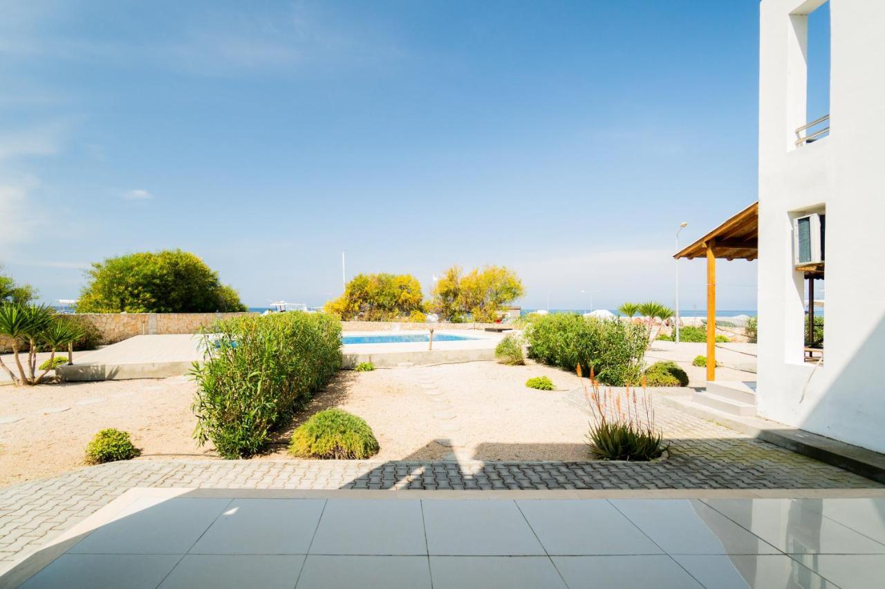 Spacious Three-Bedroom Apartment With Sea View A4 ラピソス エクステリア 写真