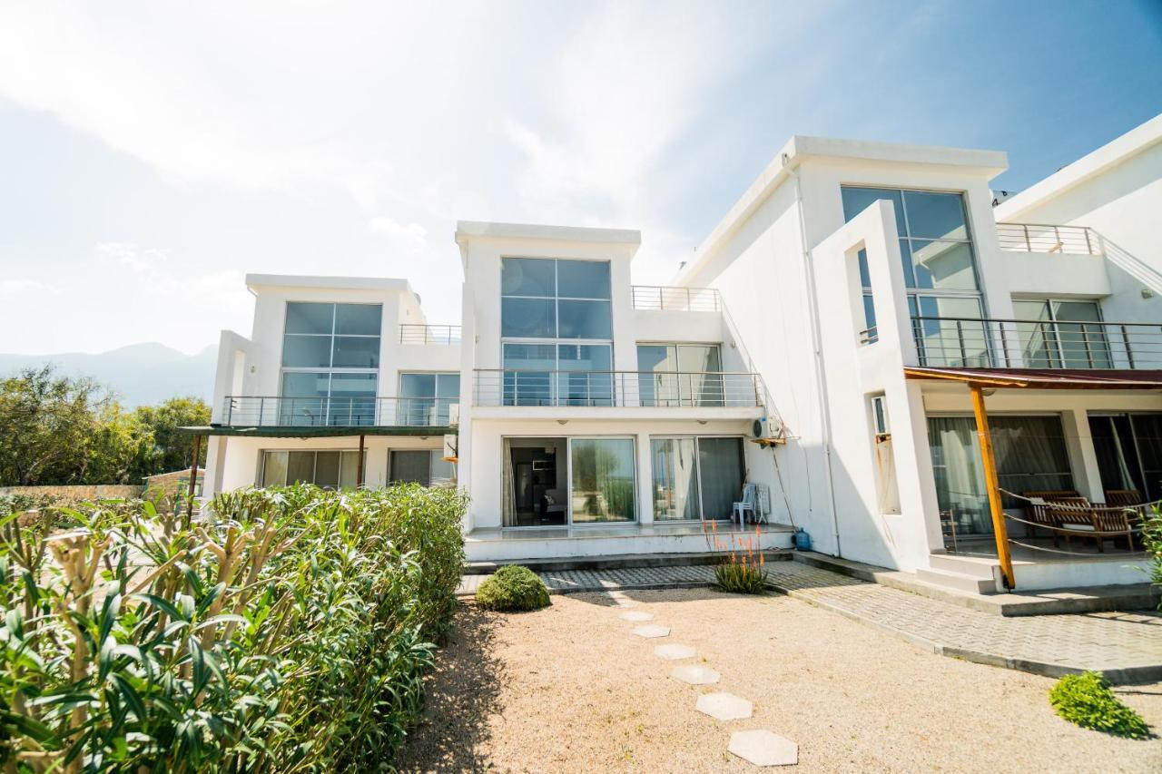 Spacious Three-Bedroom Apartment With Sea View A4 ラピソス エクステリア 写真