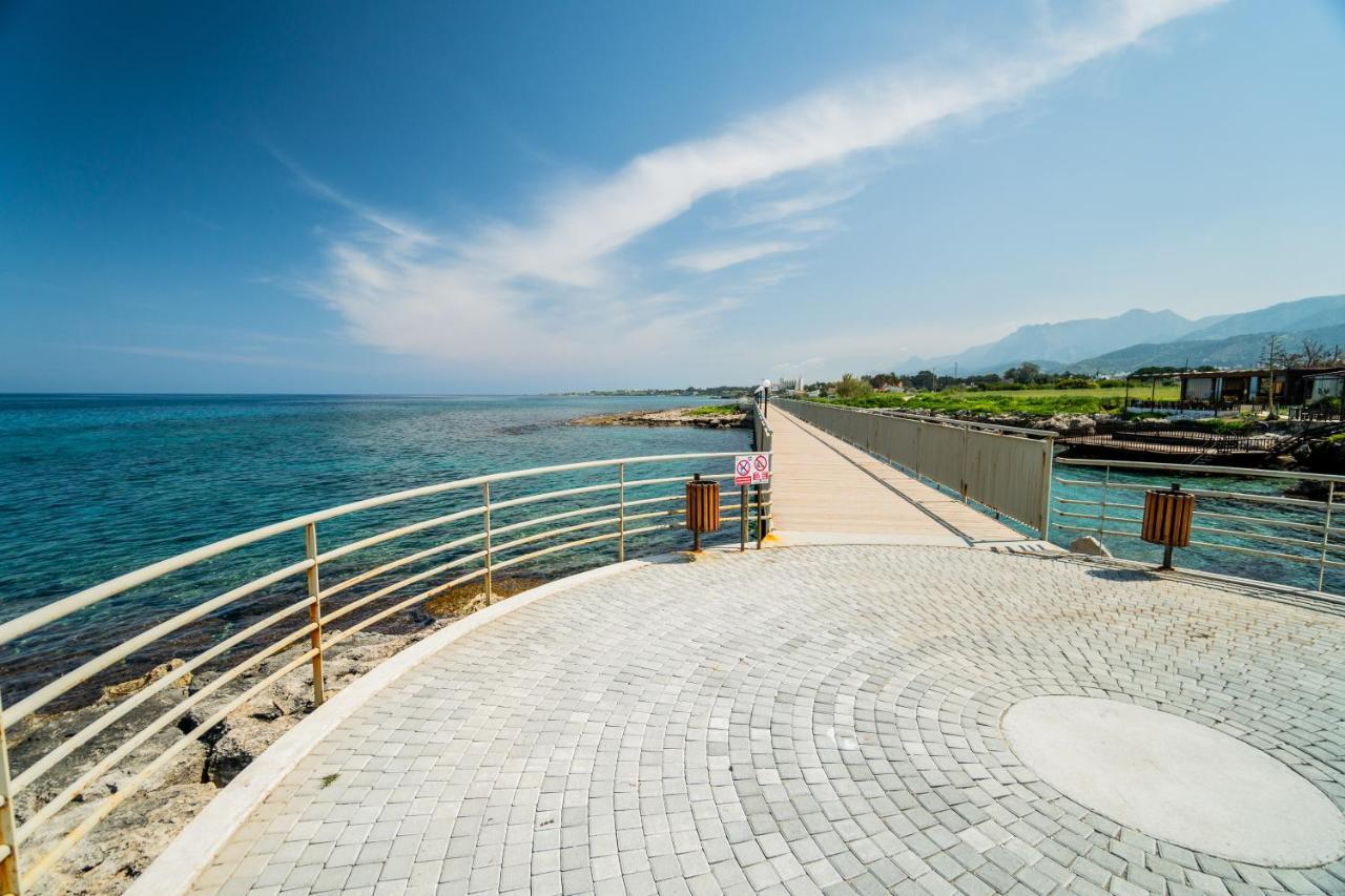 Spacious Three-Bedroom Apartment With Sea View A4 ラピソス エクステリア 写真