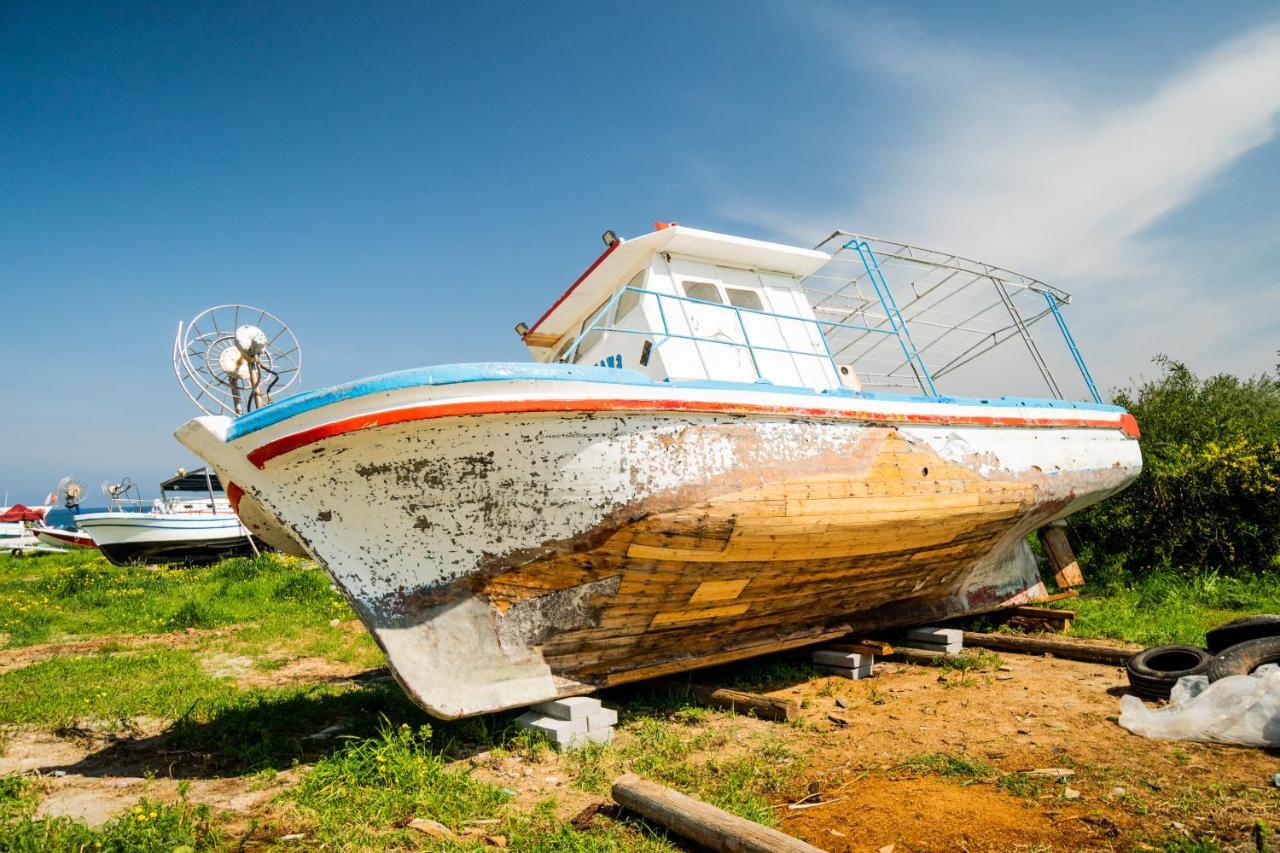 Spacious Three-Bedroom Apartment With Sea View A4 ラピソス エクステリア 写真