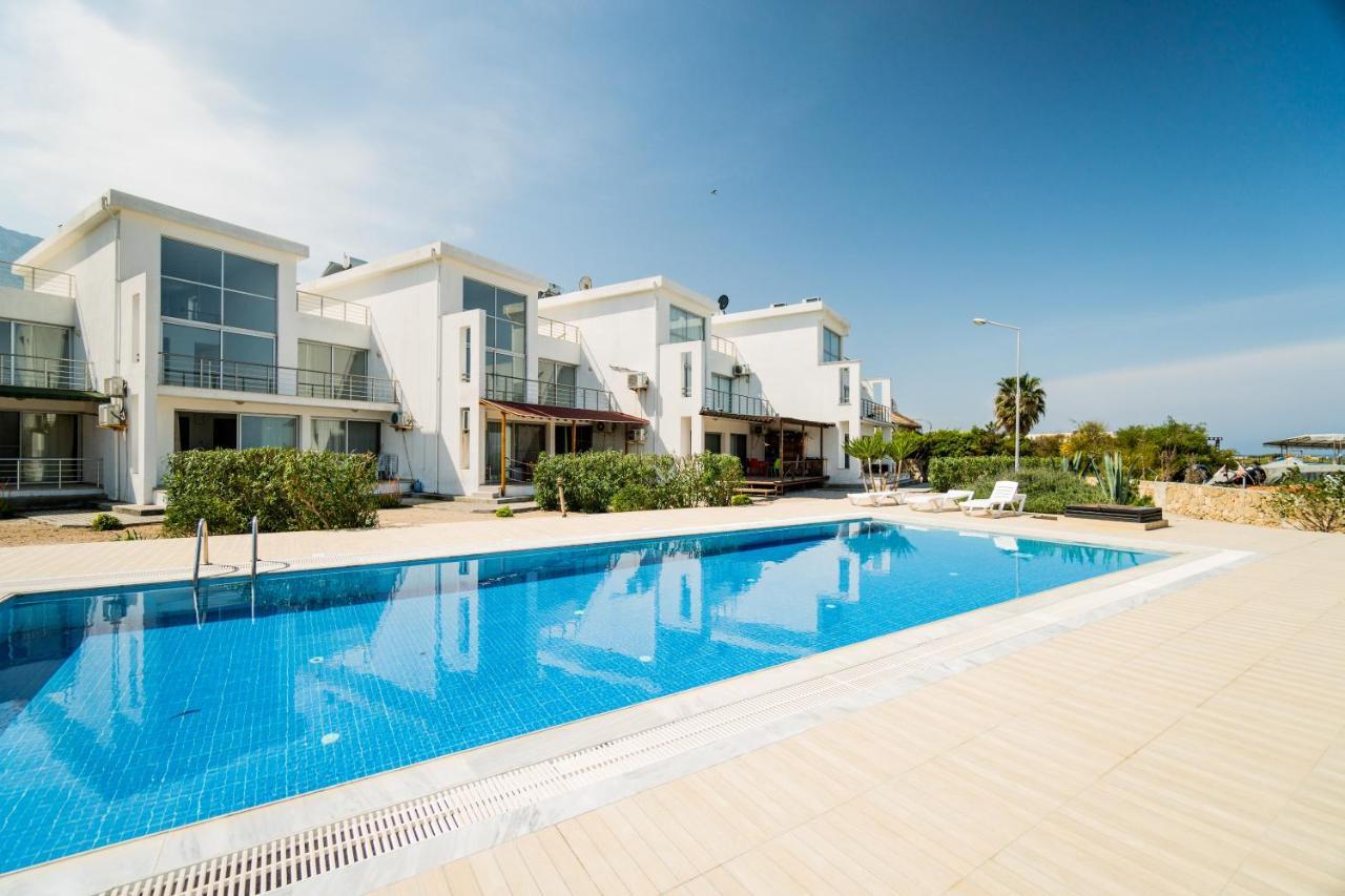 Spacious Three-Bedroom Apartment With Sea View A4 ラピソス エクステリア 写真